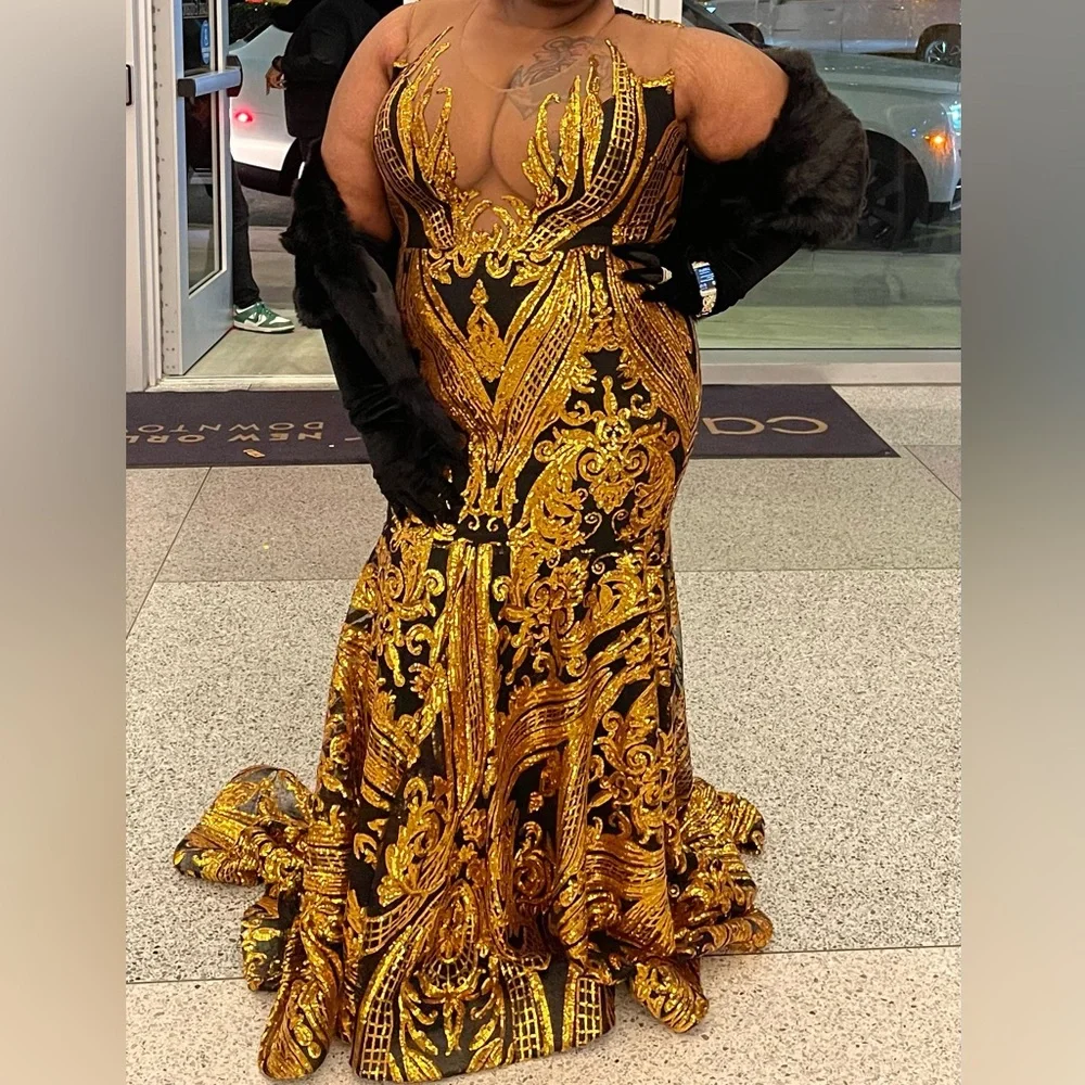 Pre-Loved Elegant Black and Gold Evening Gown - Picture 3 of 4